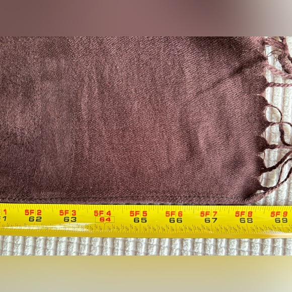 Vintage 100% Pashmina Wool Scarf Wrap Shawl Dark Brown Fringe 28x68 - Picture 4 of 7